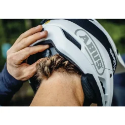 ABUS Airdrop MIPS Helm - black gold
